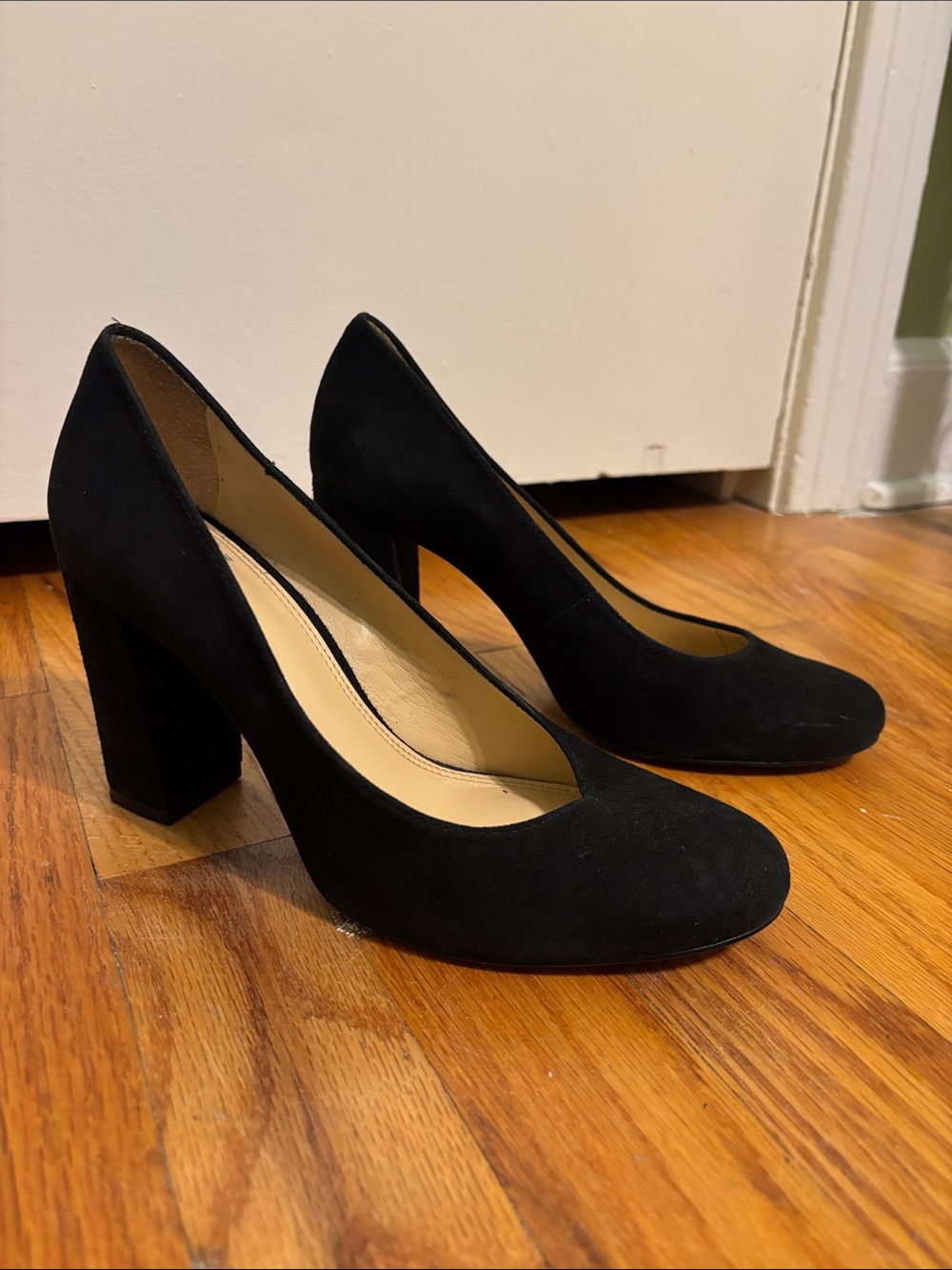 Women's Black Suede Block Heel Pumps